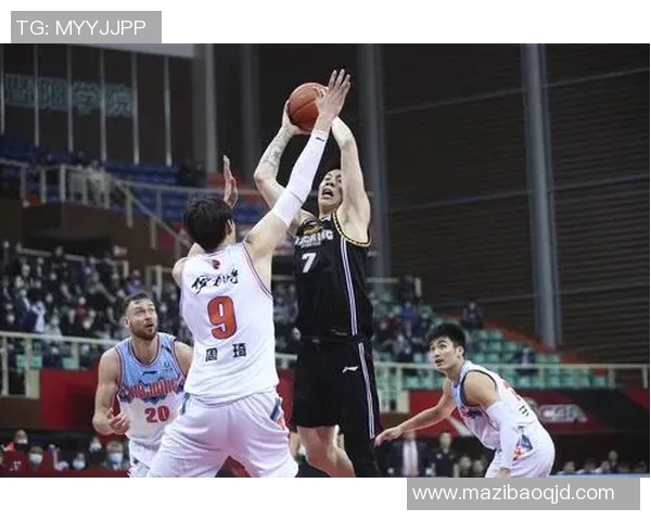 马尚布鲁克斯的篮球之路：从新秀到联盟明星的奋斗历程与成就分析